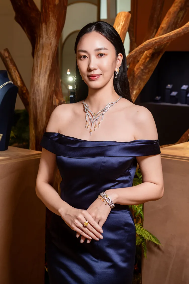 De Beers Essence of Nature高級珠寶系列系列Interlace套組。品牌提供