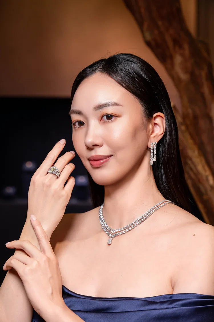 De Beers Essence of Nature高級珠寶系列系列Foundation套組。品牌提供