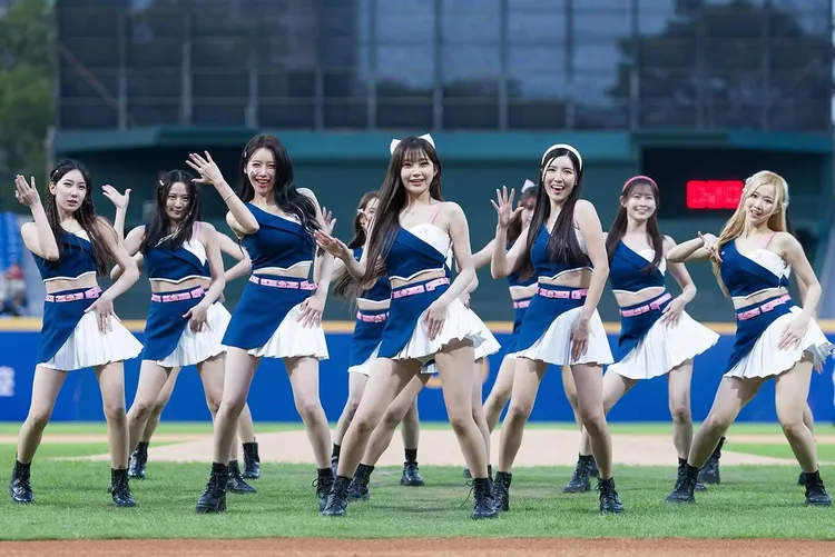 韓籍三本柱扛起富邦悍將的門票與周邊收入。翻攝自Fubon Angels臉書