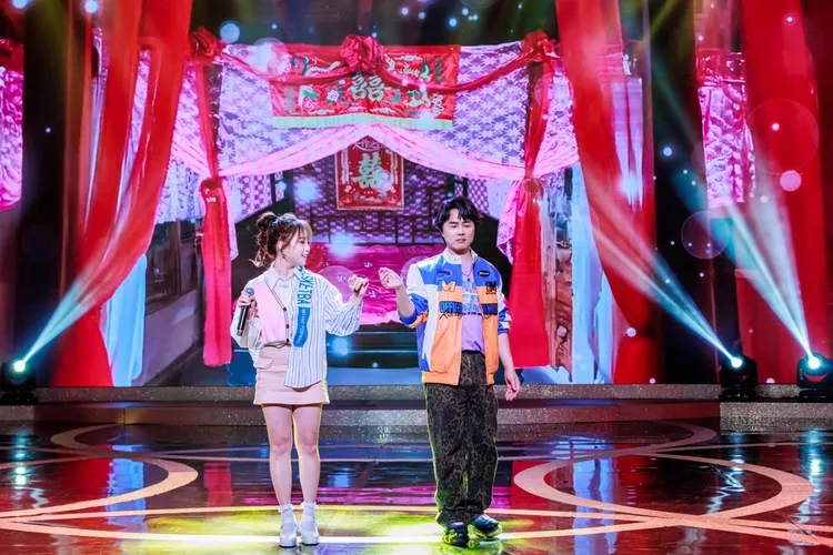 吳美琳（左）、陳孟賢牽紅線，曖昧滿分。中視提供