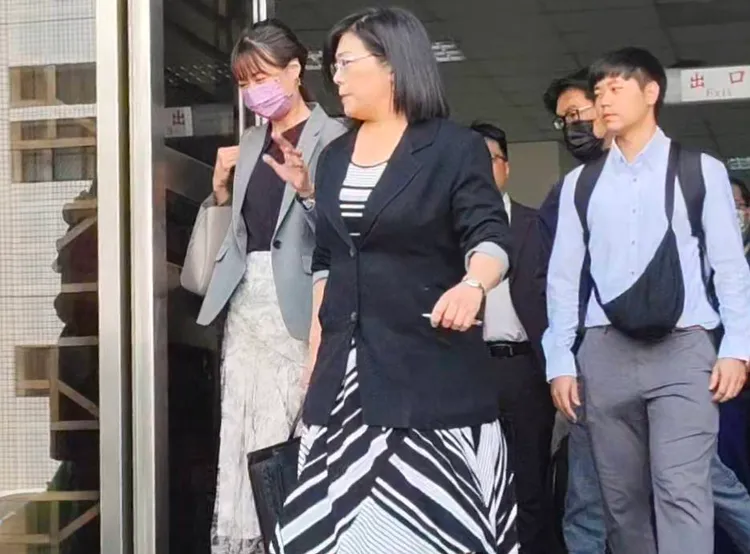 高虹安前立委助理「公衛文」王郁文(左一)請假出國度假2個月，高院2個多月後7/28再開最後一次準備庭。張欽攝