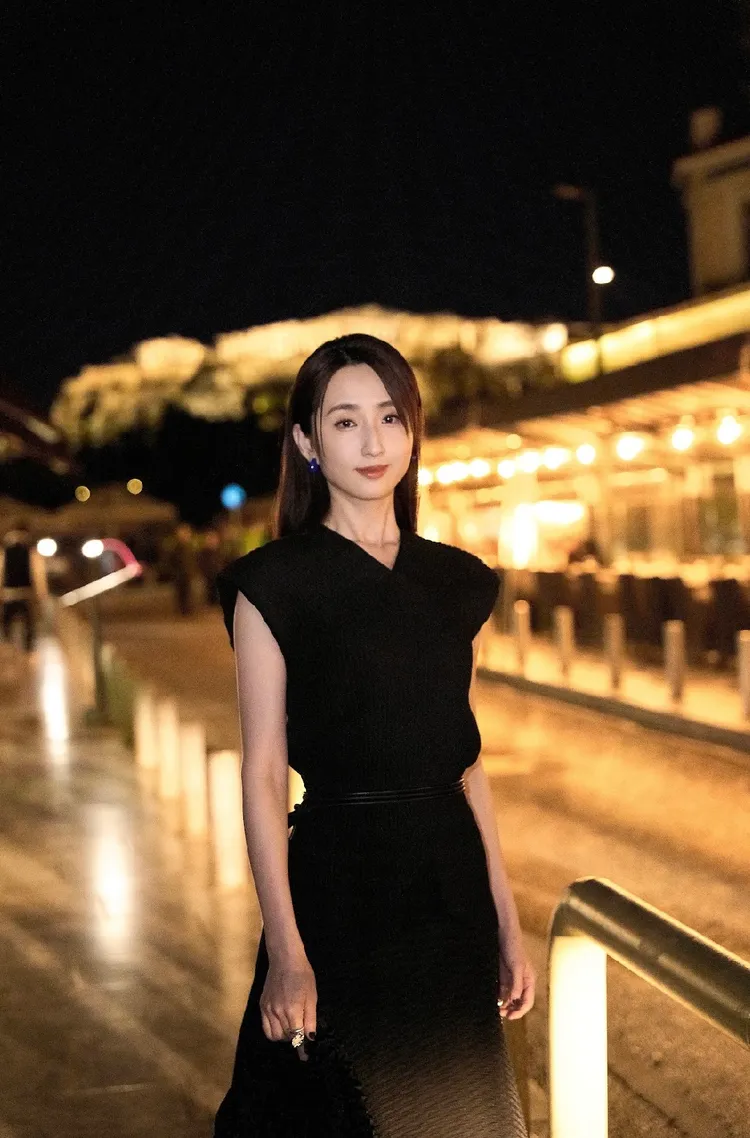 柯佳嬿「無甜不歡」。COS提供