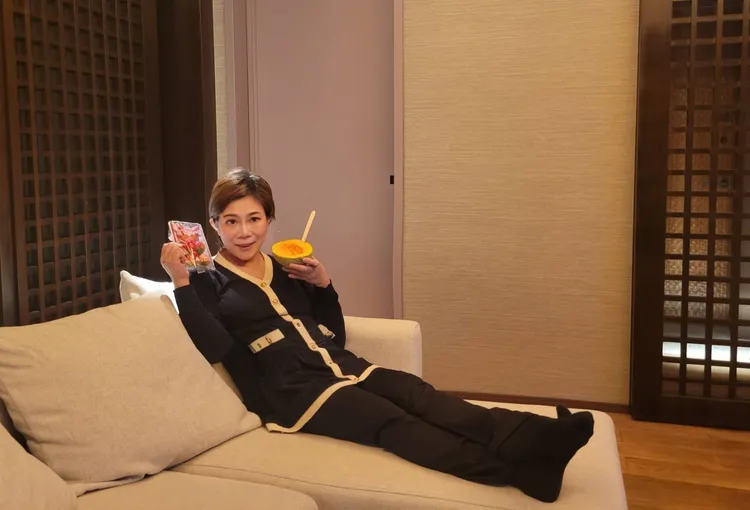 小彤實現水果自由，赴日期間，多半窩在家吃草莓哈密瓜。馬可孛羅公關提供