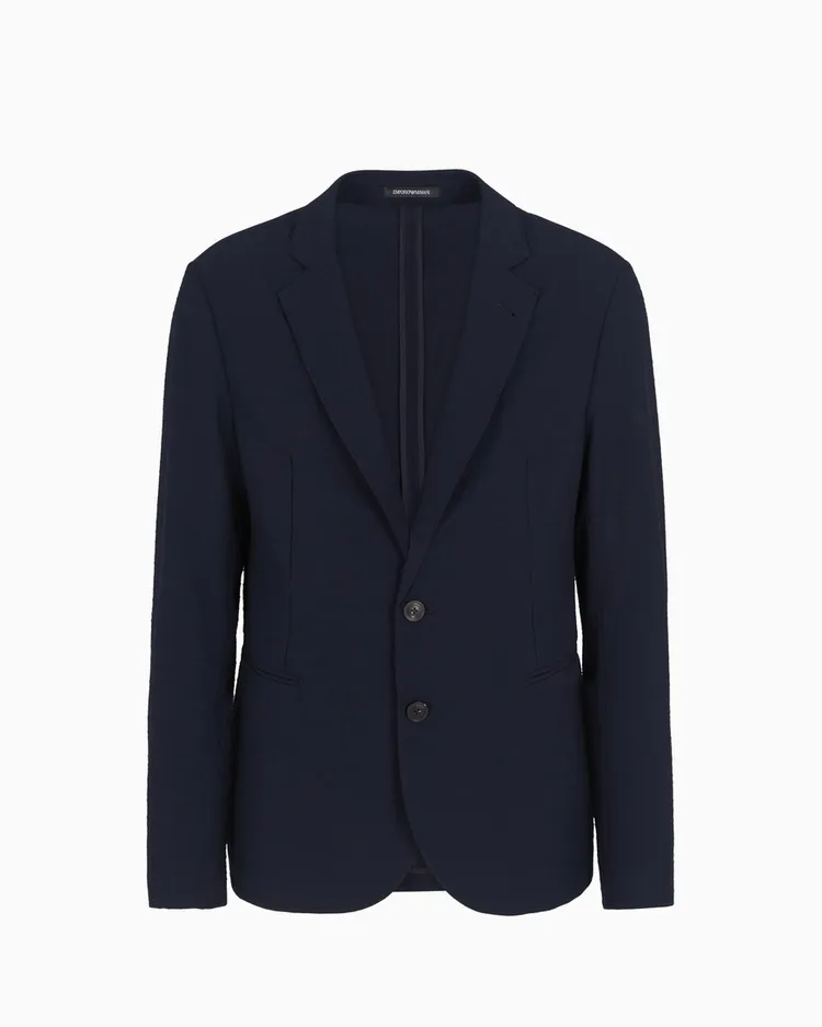 EMPORIO ARMANI深藍色西裝外套，3萬5800元。品牌提供