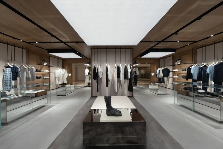 店裝由創辦人Giorgio Armani親自攜手建築團隊打造。品牌提供
