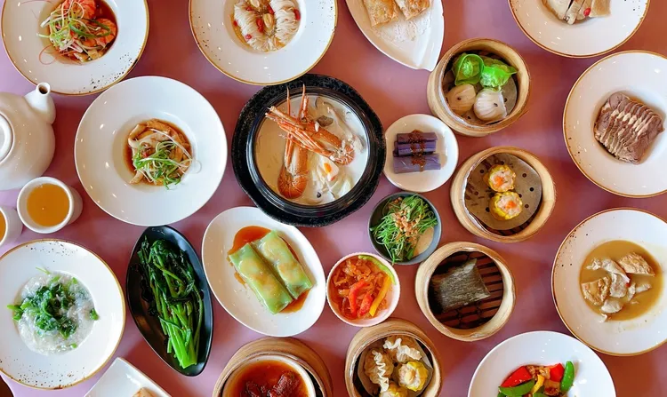 「青青格麗絲港點百匯」吃到飽餐點。青青國際餐飲集團提供