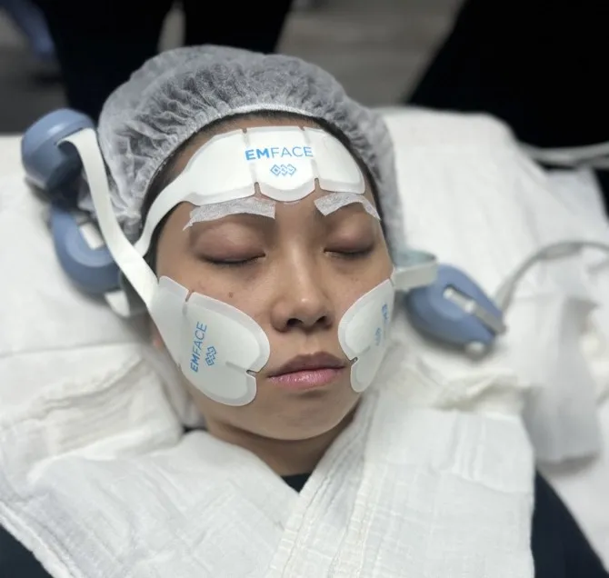 EMFACE菲斯波實際貼於顧客臉部