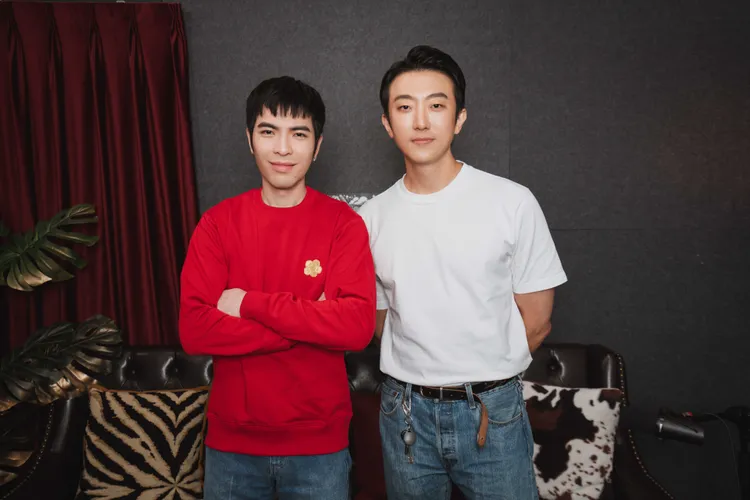 張懷秋（右）與蕭敬騰因打籃球結為好友。犢影制作、有意思國際傳播提供