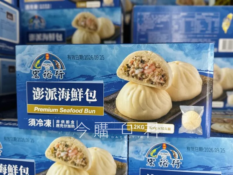 霸氣冷凍食品「宏裕行冷凍澎派海鮮包」新上架，內含花枝、干貝、蝦仁，10顆只賣399元，相當於1顆不到40元。翻攝《Costco好市多 商品經驗老實說》社團