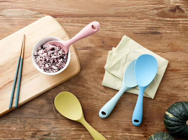 扣樂扣頂級白金矽膠飯杓。業者提供