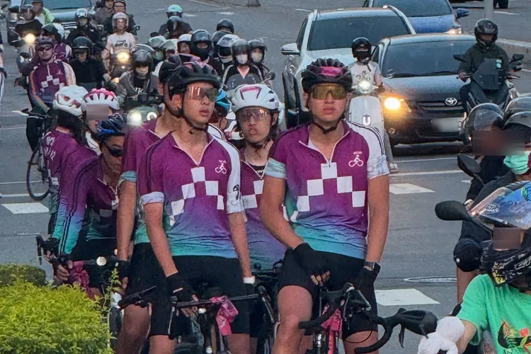 賈永婕兒子也參加這次康橋單車環台。翻攝賈永婕臉書