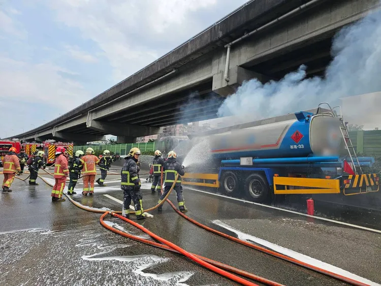 中油油罐車當時載運的是98汽油。消防局提供