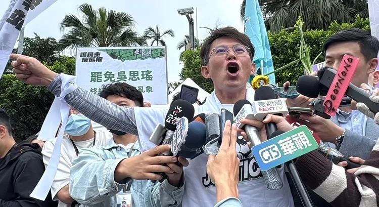 黃國昌現身426集會情形。彭欣偉攝