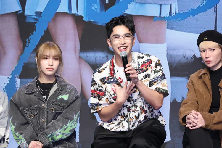 曾敬驊（中）被YOUNG POSSE喊歐巴很害羞。莊宗達攝