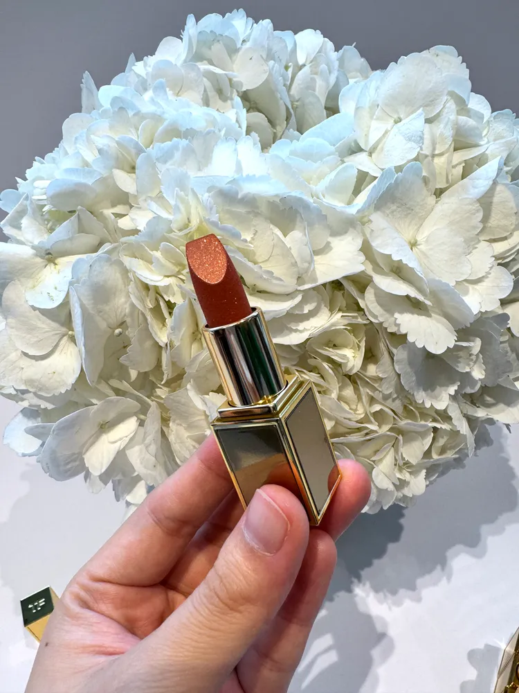 TOM FORD太陽親吻澄金潤唇膏精巧版，1250元。張家玲攝