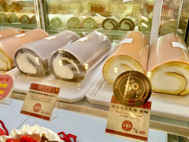 亞尼克每年銷售數字最高品項仍是經典的原味生乳捲，一年就可狂賣上百萬條以上。莊偉祺攝