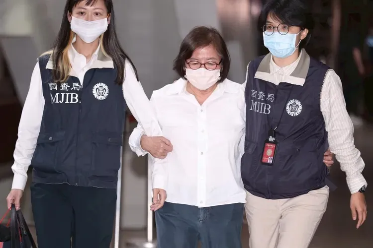 國民黨台北市黨部主委黃呂錦茹晚間11時被調查局移送北檢複訊。彭欣偉攝