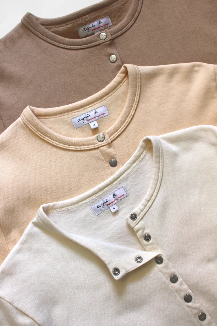 印有品牌Logo的黃銅色金屬釘釦則能展現率性氣息。品牌提供