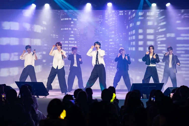 n.SSign擺出可愛舞姿，還準備了《捏泥巴》。AM STUDIO提供