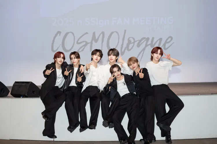 KAZUTA（左起）、ROBIN、熙援、漢俊、墭允、度賀、方毅家會後開心合影留念。AM STUDIO提供