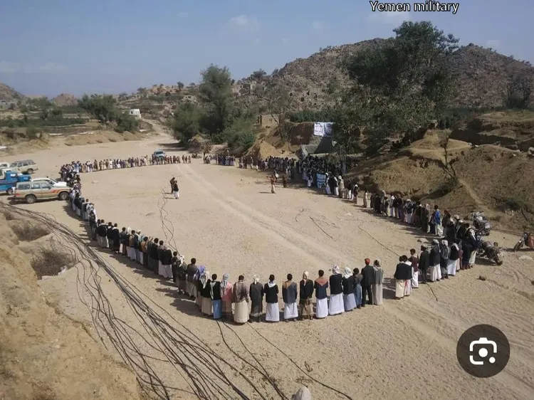 網友曬出穆斯林平民在慶祝開齋節的活動聚會情形。翻攝自川普X