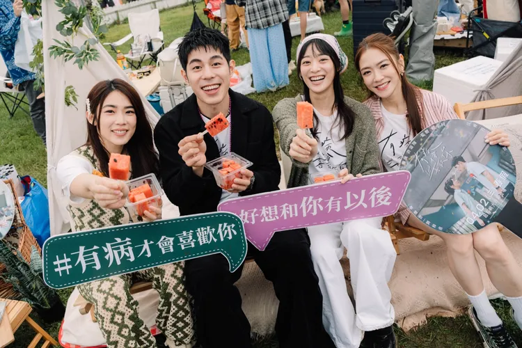 電影中男主角到女主角家吃西瓜的場景經典還原。紅杉娛樂提供