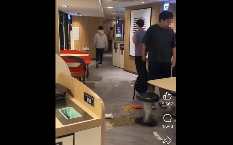 陳女發洩完後準備離去，店家與客人念其情緒不穩，不予追究。翻攝畫面