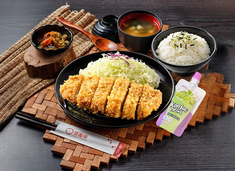 「開運豬排定食」期間特價179元（原價220元）。福勝亭提供