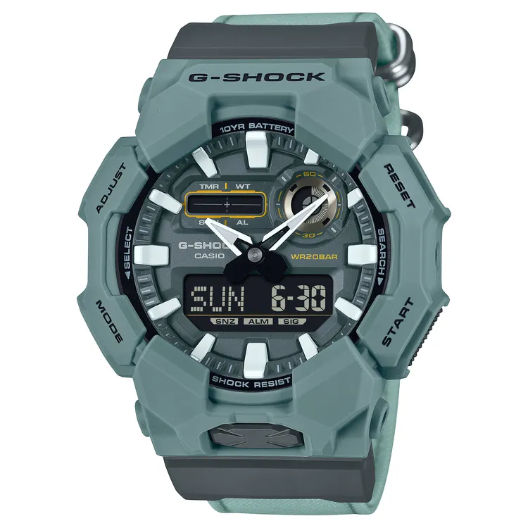 G-SHOCK GA-010CE-2A，4700元。品牌提供