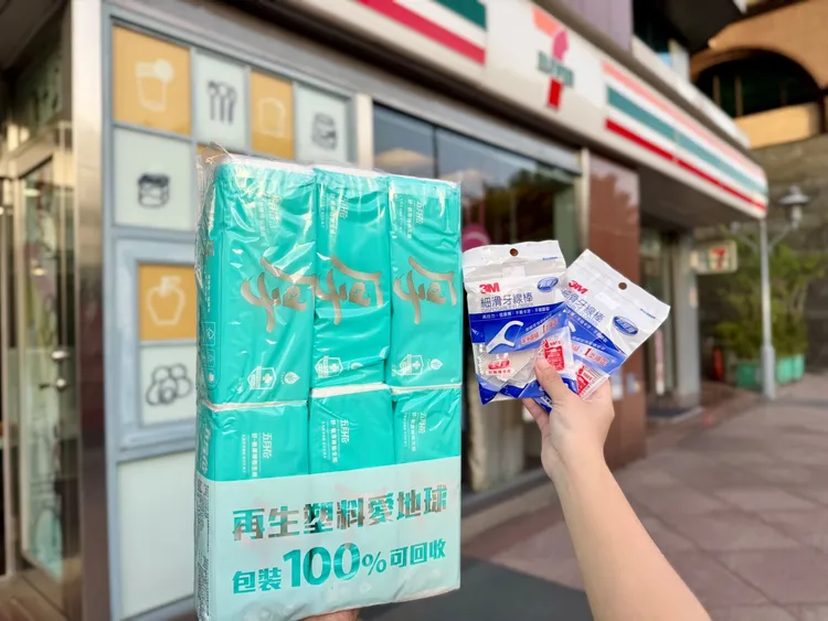會員消費滿1000元再送「五月花舒敏厚棒抽取衛生紙」一串等商品。7-ELEVEN提供