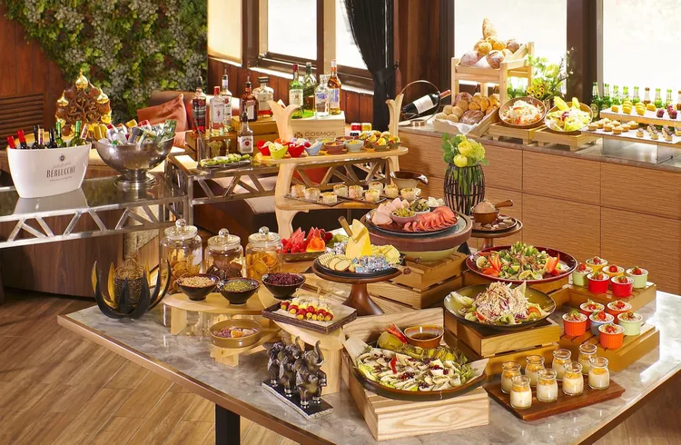 母親節活動期間於「花園thai thai」消費4人分享餐，再享歡樂自助沙拉吧無限享用。台北花園大酒店提供