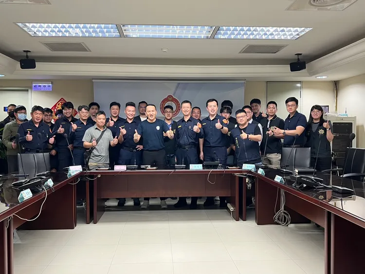 愛爾麗國際醫療集團董事長常如山和中正一分局
分享協助政府打詐的心得。