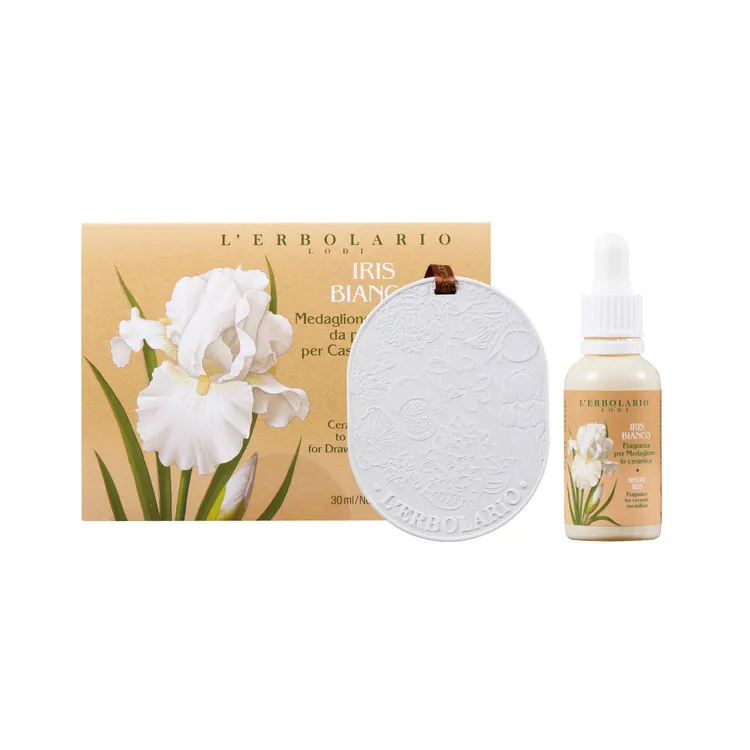 蕾莉歐白鳶尾花陶瓷擴香徽章附香水30ml，1580元。品牌提供