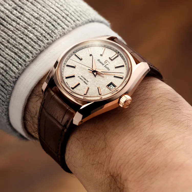 SBGH368是62GS常規型號中首次採用18K玫瑰金錶殼的款式。品牌提供