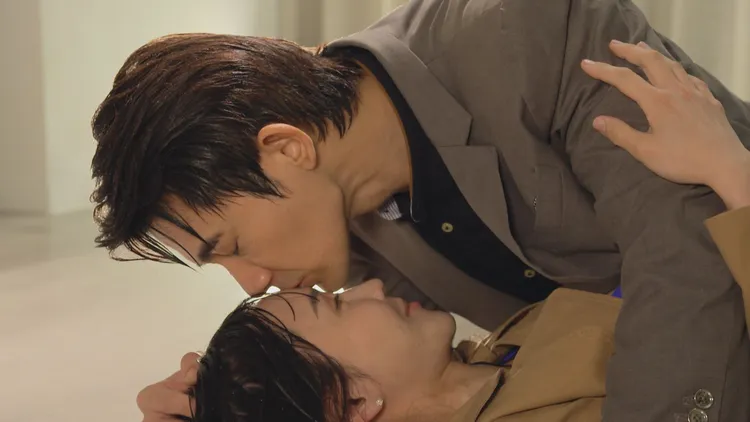 徐千京把「第一次」獻給曾子益。民視提供