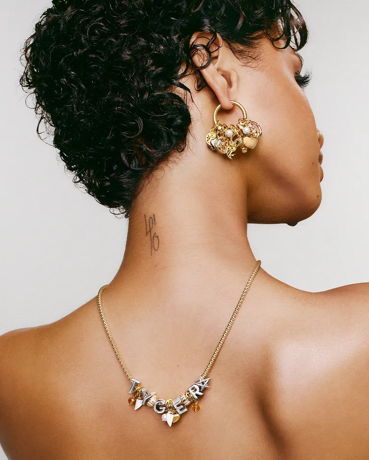 PANDORA推出專屬選品企劃 「Pandora Styled by Tyla」。品牌提供