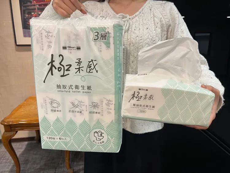 「極柔感三層抽取式衛生紙」單串（6包入）特價99元。OKmart提供