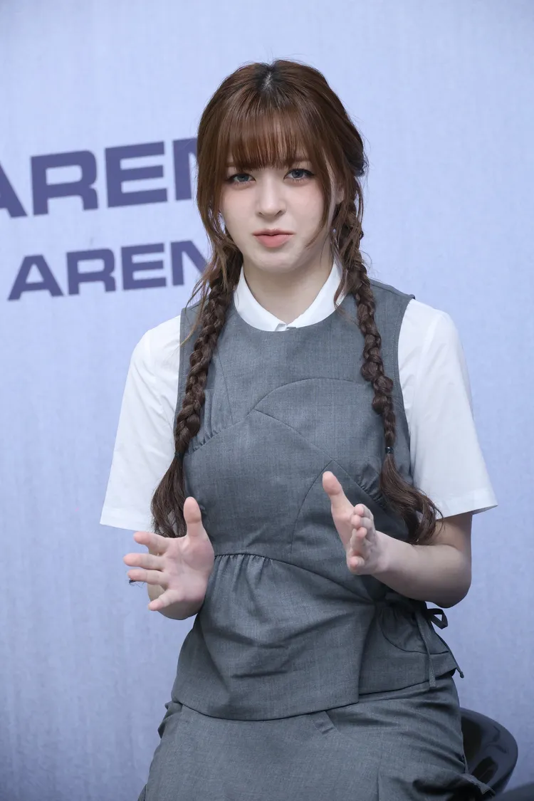 Lily提到穿無跟高跟鞋跳舞的過程很安全，要粉絲放心。攝影中心攝