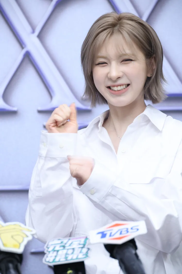 BAE突然高喊中文「生日快樂」。攝影中心攝