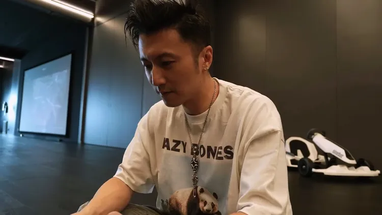 謝霆鋒戴上GOTHIC YOHJI YAMAMOTO純銀項鍊。翻攝謝霆鋒IG