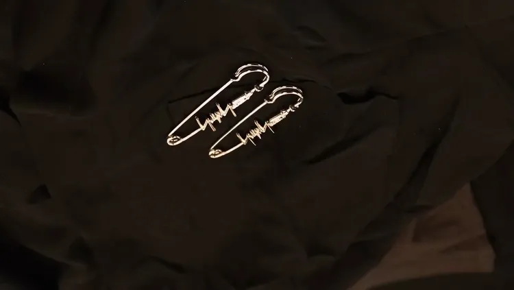 Yohji Yamamoto最新系列飾品。翻攝謝霆鋒IG