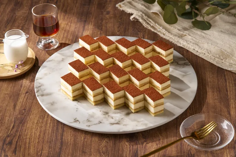 「提拉米蘇」口感綿密濕潤，帶有迷人的微苦甜韻。君品Collection提供