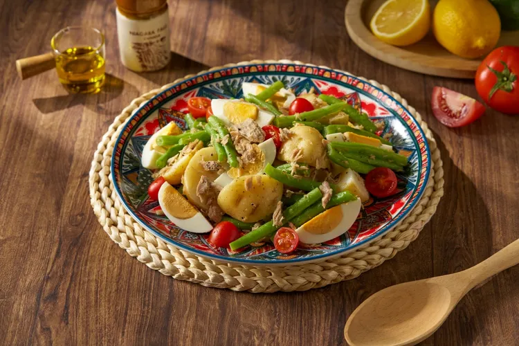 「南法尼斯鮪魚沙拉」是道開胃又可口的清爽沙拉。君品Collection提供