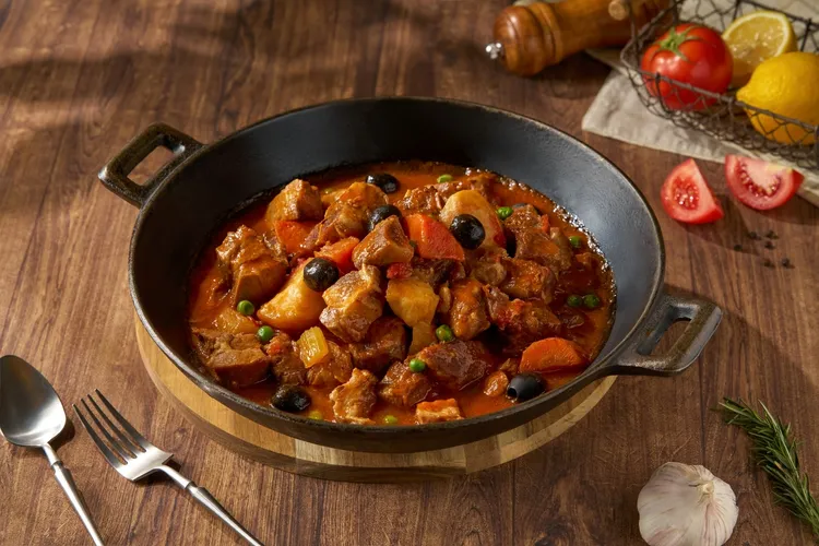 想體驗道地的法國家常美味，那絕對不能錯過「鄉村野菜燉豬肉」。君品Collection提供