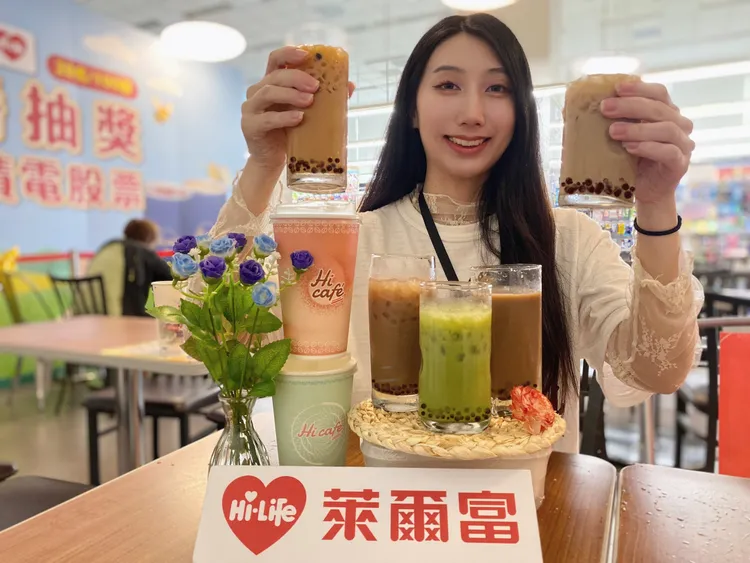 4月30日起至5月2日祭出Hi Café珍珠奶茶買1送1活動。萊爾富提供