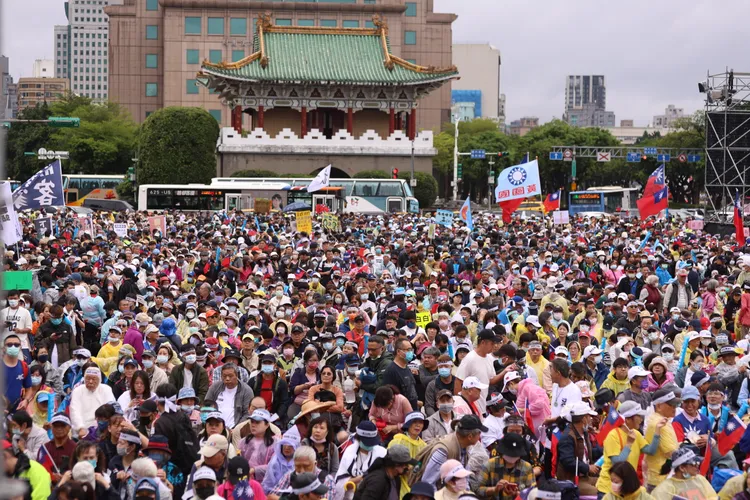 國民黨在4/26舉辦凱道遊行，現場湧入數萬名支持者。彭欣偉攝影