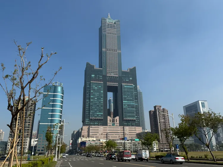 高雄85大樓由海霸王集團接手後，目前正進行內部裝修。資料照片