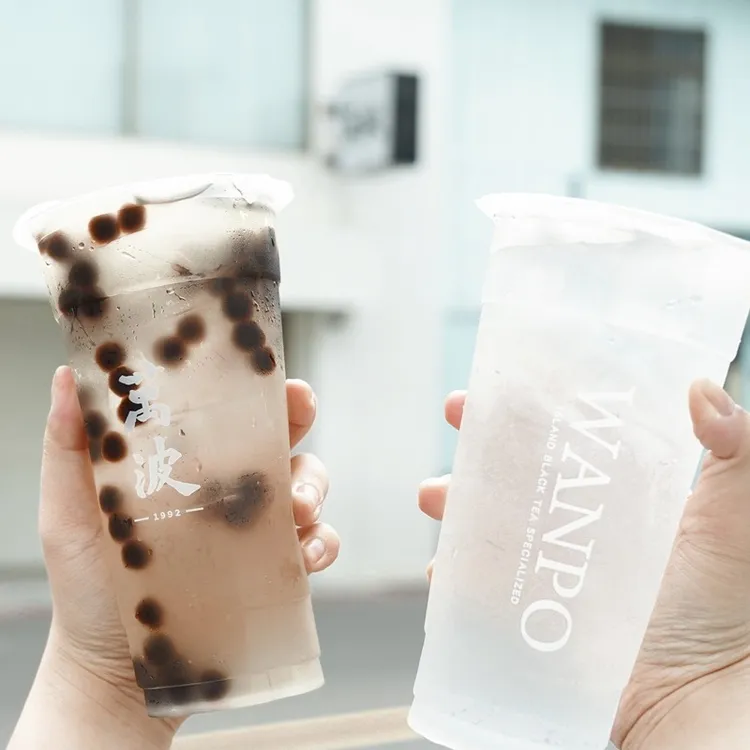 愚人節限定「結冰水」，出示LINE會員還能免費加珍珠。翻攝自萬波粉專