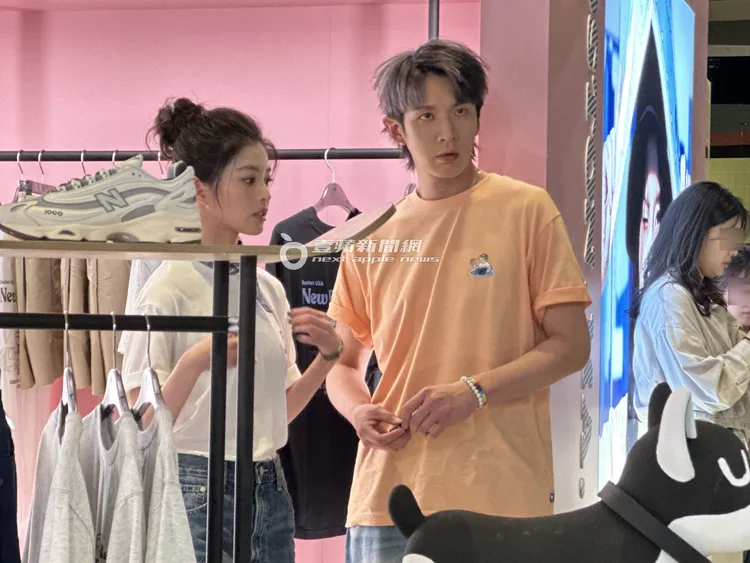 柯震東（右）與詹子萱同為品牌活動代言人。特勤中心攝