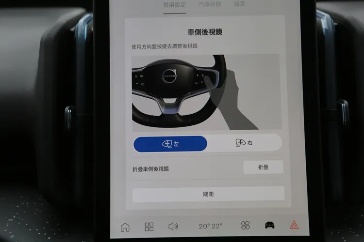 左右車外後視鏡調整得經由中央螢幕點按確認操作後，由方向盤盤輻上多功能方向鍵進行調整。林浩昇攝